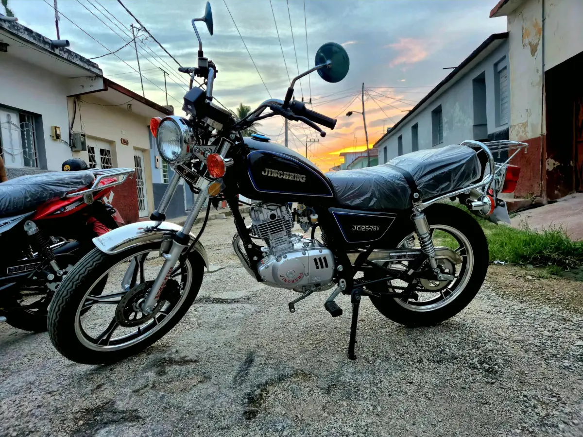 MOTO DE COMBUSTIÓN JINCHEN CADENERA